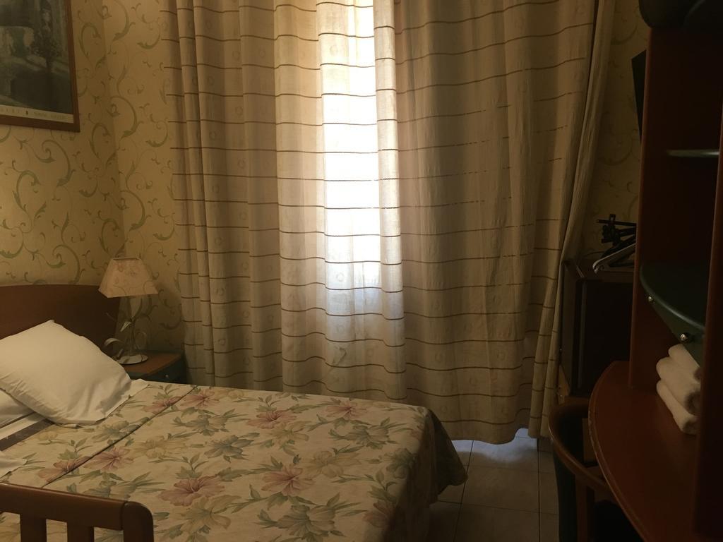 Hotel Relax マルセイユ エクステリア 写真